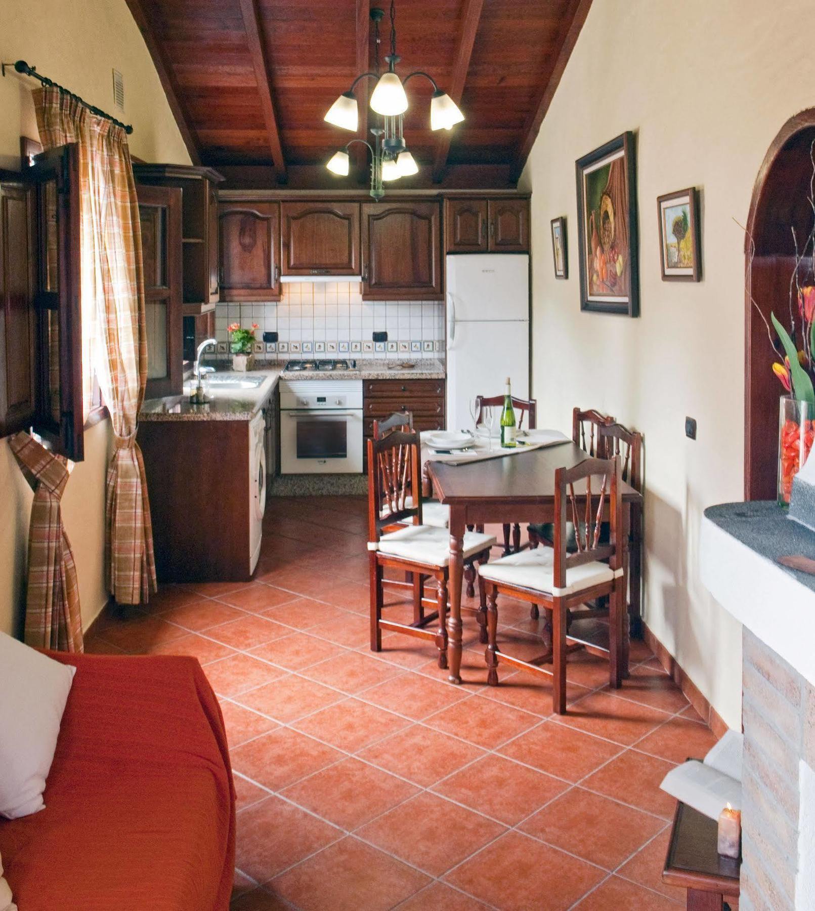 איקוד דה לוס וינוס Casa Rural La Furnia מראה חיצוני תמונה